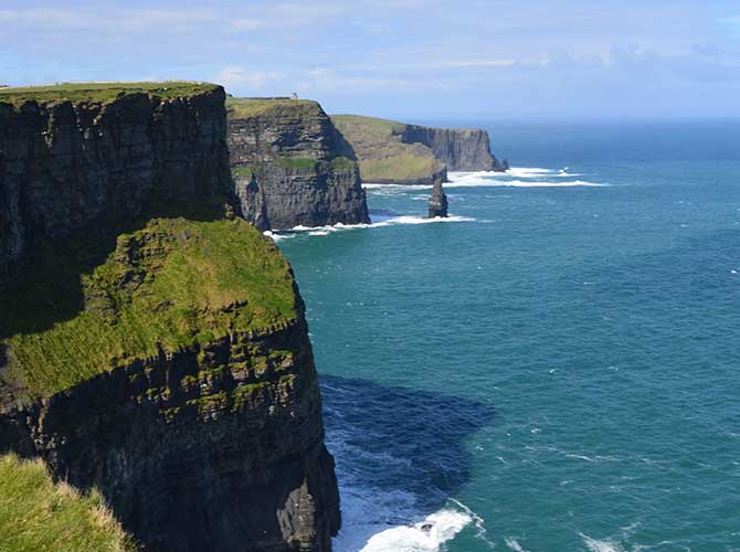 Estudiar y trabajar en Irlanda te permitirá visitar los acantilados de Moher